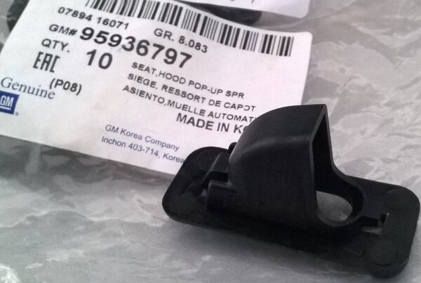 Держатель пластик упора капота Нексия: 【купить 95936797-Корея