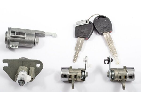 Комплект личинок замків у Авео: 【купити 96585577-OEM (Корея