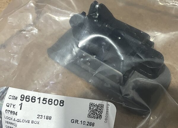 Замок бардачка Лачетти: 【купить 96615608-GM (Korea) нов. накл. с